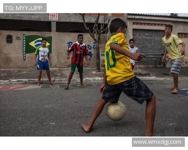 街头足球球星传奇：从街头到绿茵场的逆袭之路